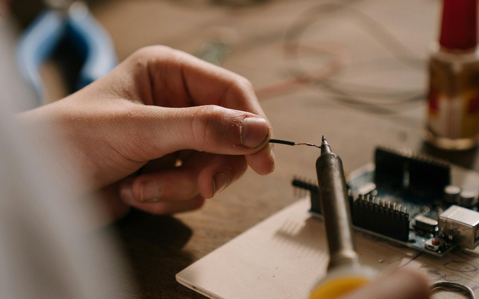 Detail obnovy kotviacich bodov USB-C portu na iPade